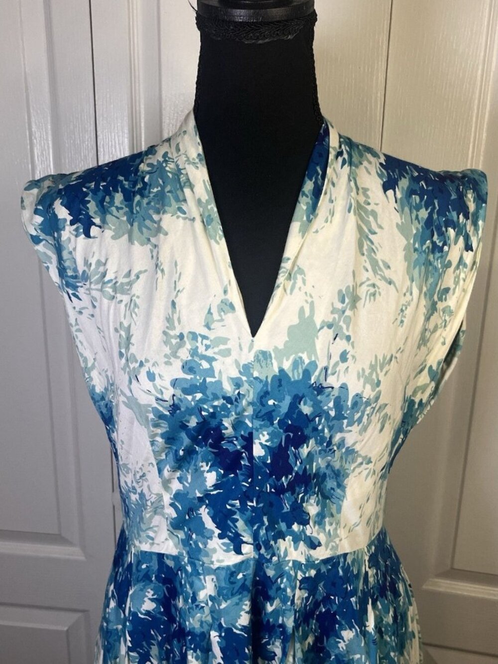 Anthropologie Maple Anabelle Dress Sz 10 Halter Neck Hydrangea Floral Fit & Flar - Picture 2 of 11